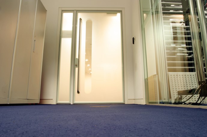 какие бывают офисные двери