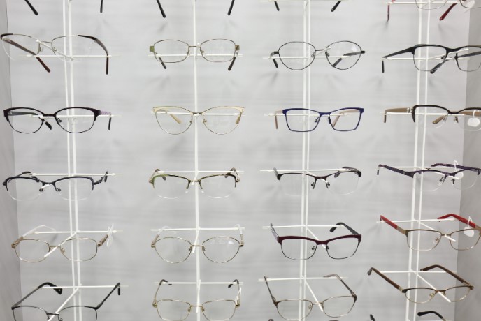 Почему выгодно закупать очки для зрения в больших объемах