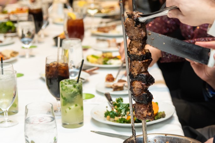 Обеды в офис: как выбрать сервис доставки для команды